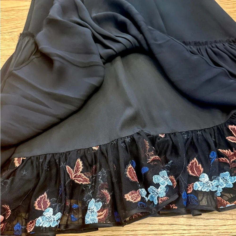 CINQ À SEPT - Black Dress with Floral Embroidery - Size 4 - Picture 4 of 6